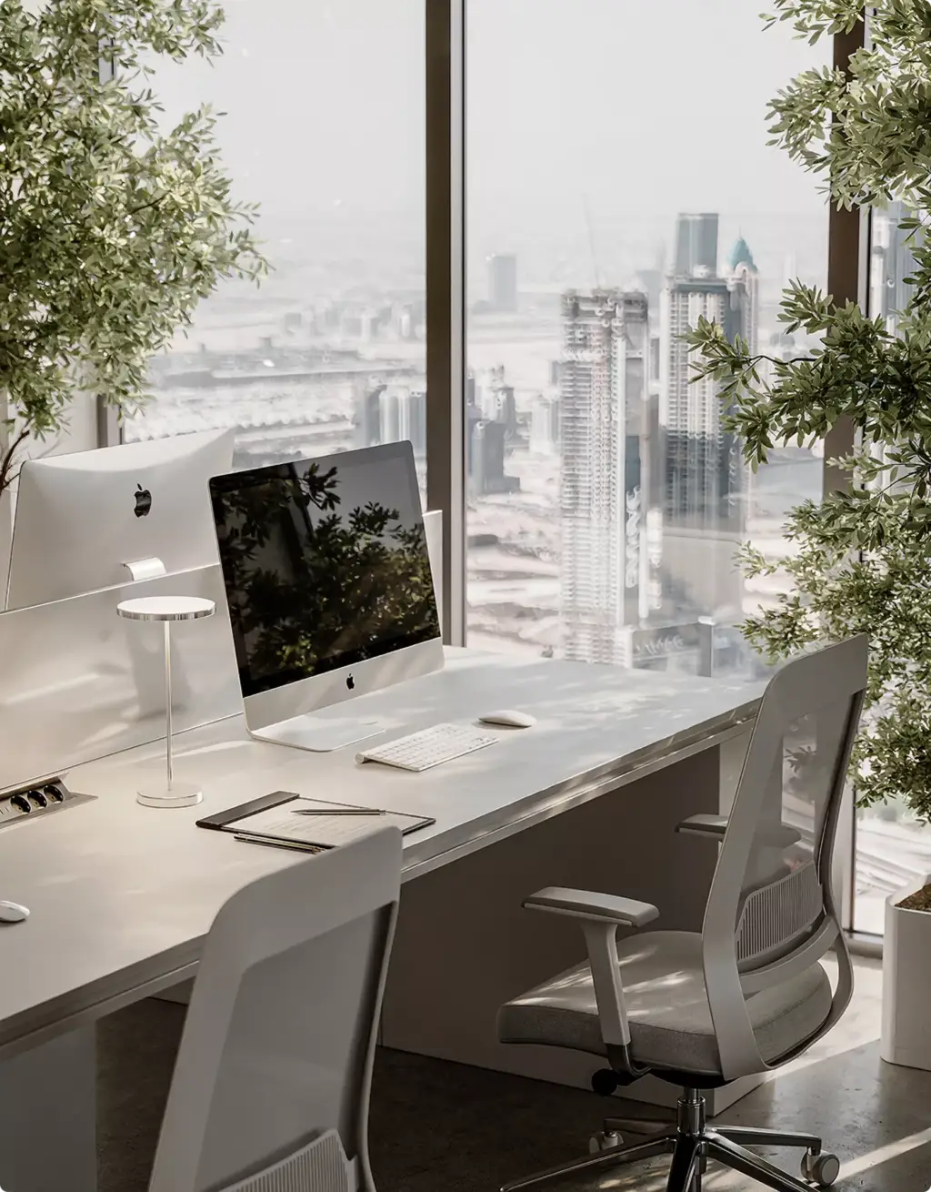 Moderne kantoorwerkplek in 3D-interieurvisualisatie met computers en panoramisch stadszicht