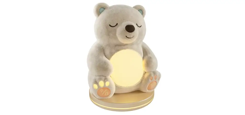 Render 3D de producto de una lamparita de peluche con forma de oso sobre su base, sosteniendo un globo de luz y con botones de control en las patas