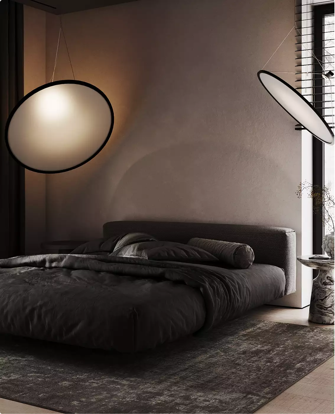 Rendering di appartamento: camera da letto moderna con letto basso, lampade a sospensione rotonde, parete materica e tende a lamelle
