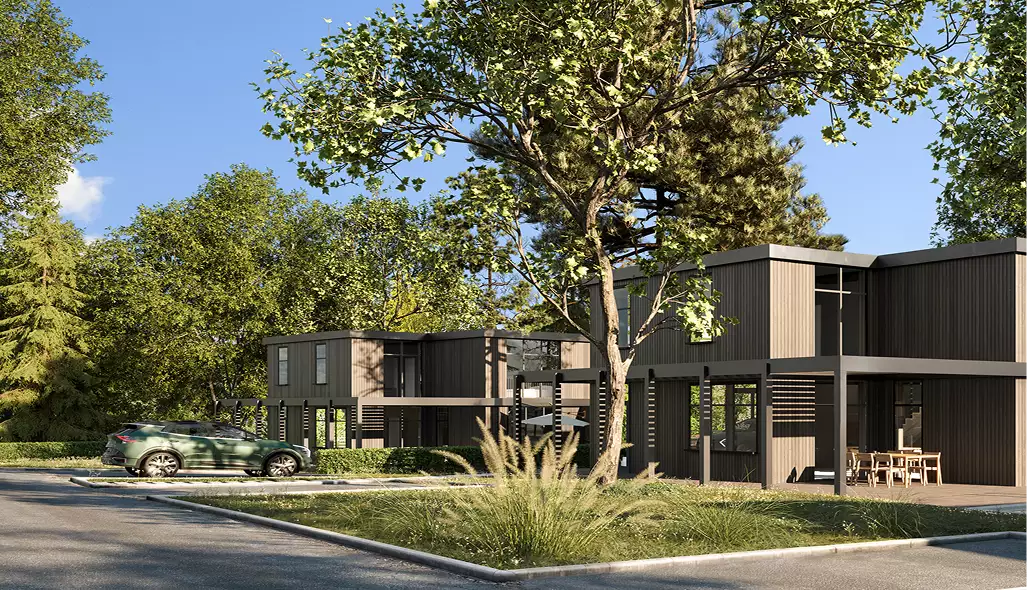 Esterno di casa contemporanea con facciata in legno, grandi vetrate, vialetto d'accesso e alberi intorno