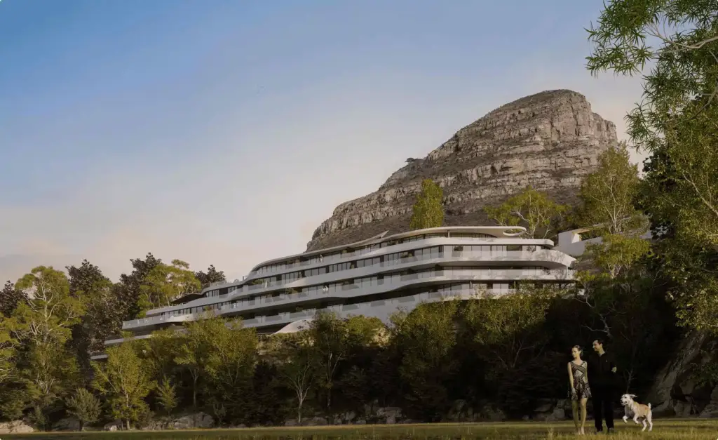 Diseño exterior de hotel: resort escalonado en ladera con balcones curvos, fachada de vidrio, montaña de fondo y arbolado