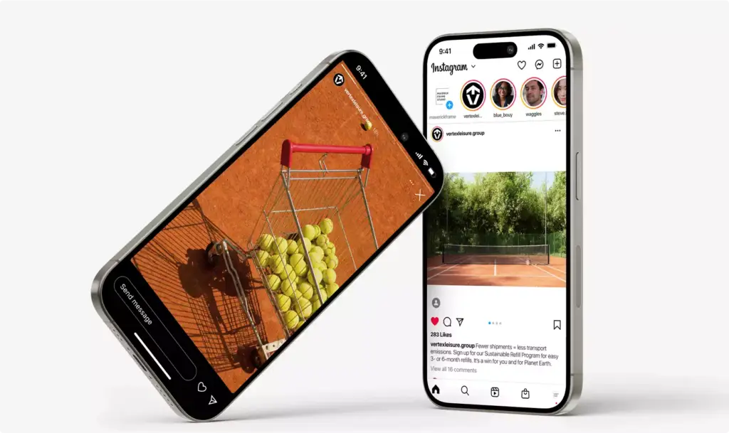 Due iPhone mostrano post Instagram del progetto dei campi da tennis: uno con il carrello delle palline, l'altro con la vista sul verde.