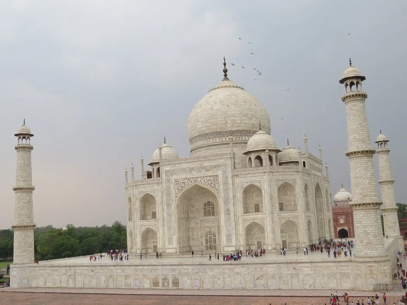 Architectural Styles Through History: 15 Types and How to Identify Them Islamic architectural style Taj Mahal with white marble dome, minarets, and symmetrical Mughal garden setting