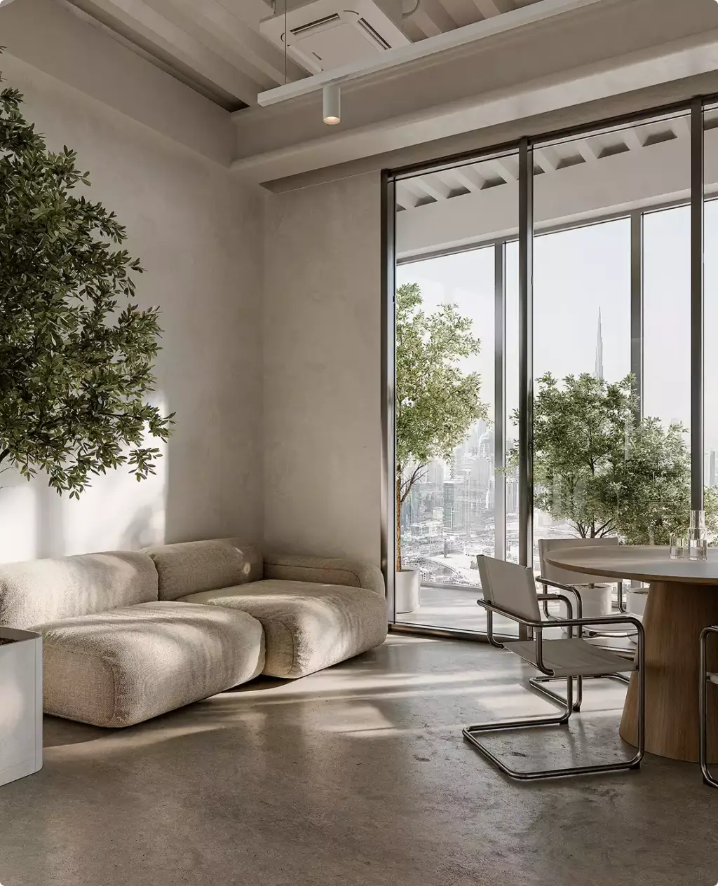 Interieurrondleiding door een loungehoek met bank, ronde tafel, potplanten en ramen met stadszicht