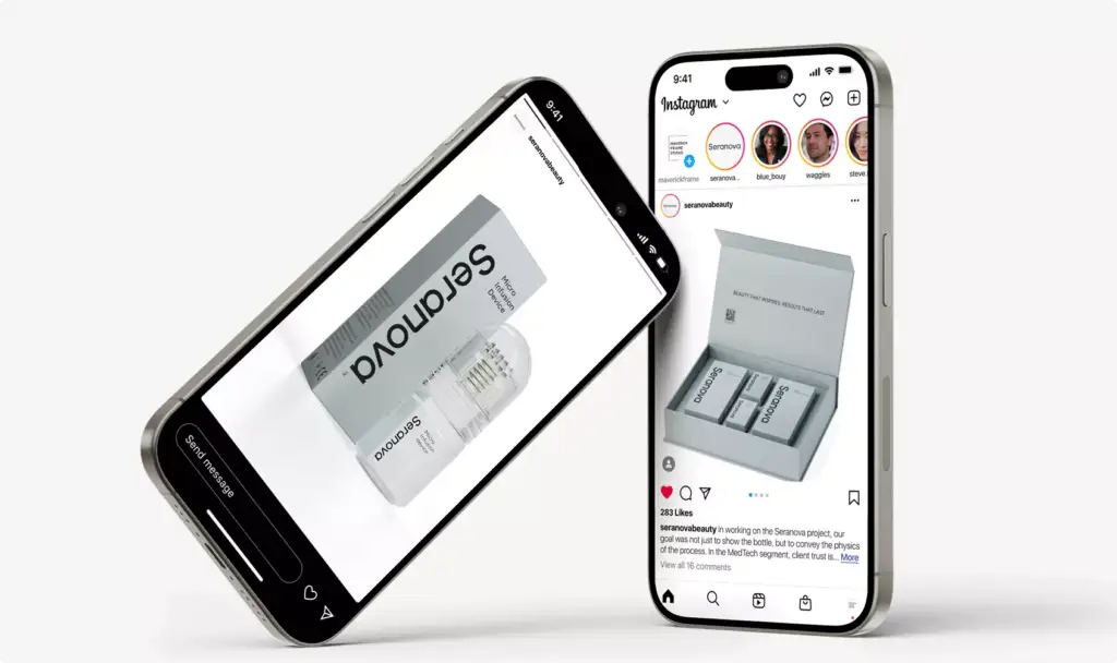 Dos móviles mostrando las cajas y el frasco del producto en una pantalla de redes sociales, render de packaging cosmético
