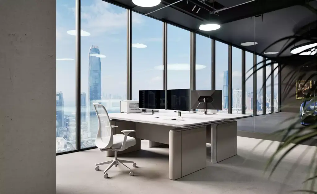 Oficina moderna en un render de rascacielos con escritorio blanco, monitores, ventanales de suelo a techo y vistas a la ciudad.