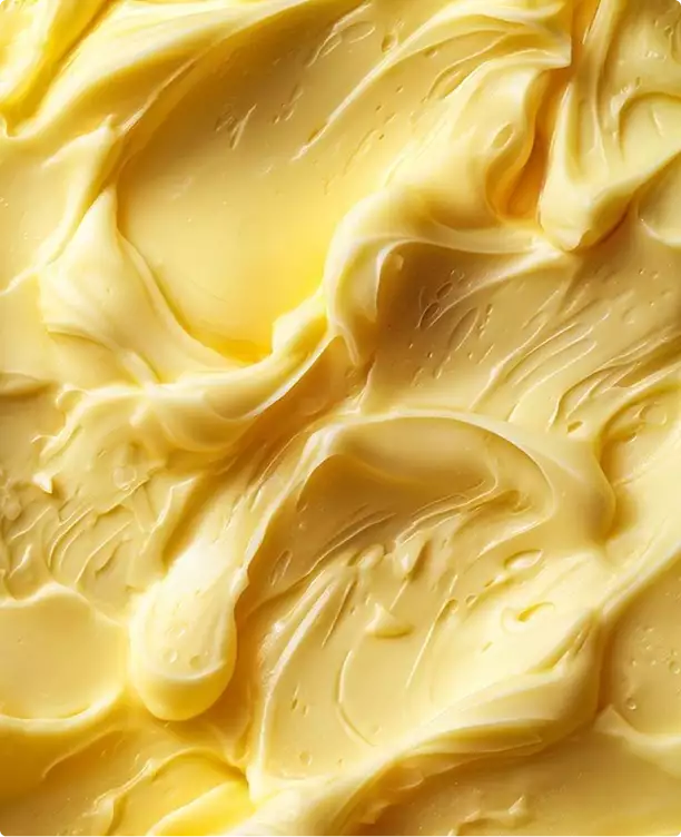 Textura cremosa amarilla de cosmética en render 3D, con remolinos suaves y brillos ocupando todo el encuadre