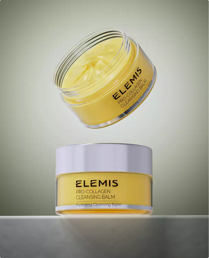 Tarro de bálsamo limpiador flotando sobre otro tarro con textura cremosa e iluminación suave, render 3D de cosmética