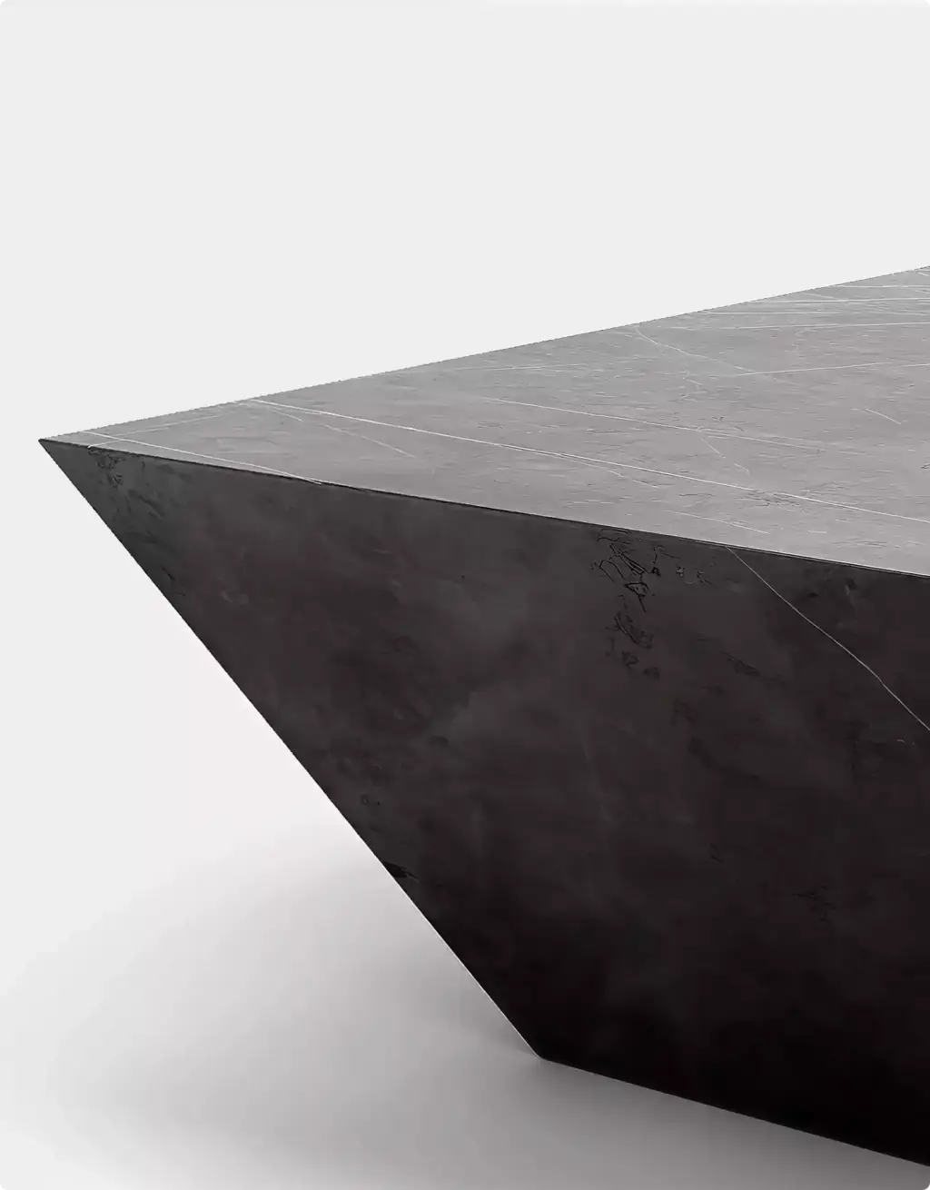 Portfolio Möbelvisualisierung: dunkler Marmortisch mit kantiger geometrischer Kante