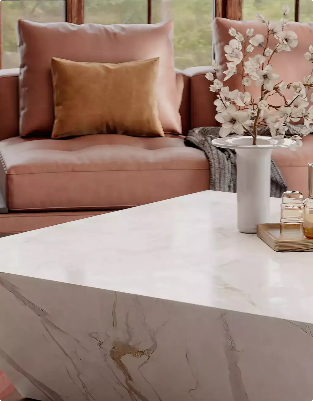 Portfolio Möbelvisualisierung: rosa Sofa und Marmortisch mit floraler Dekoration