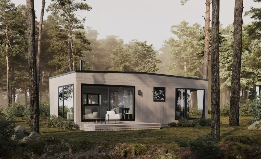 Modern boshuis-exterieur met houten gevel, grote glazen deuren en terras tussen hoge dennen