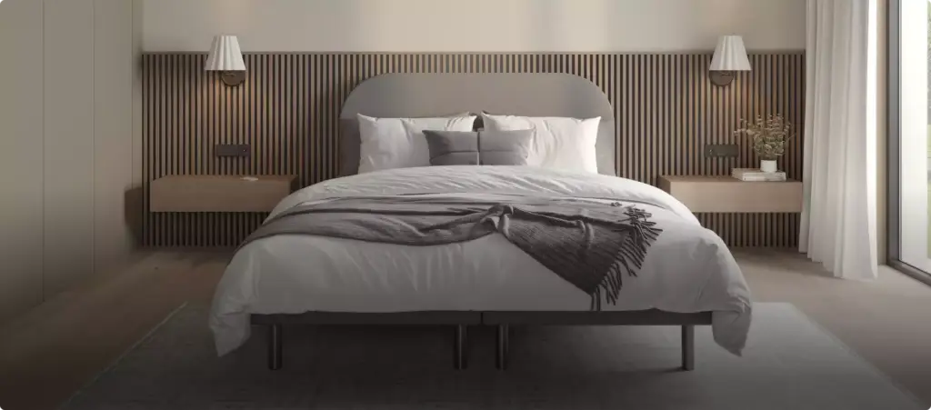 Modernes Bett mit Kissen vor Holzpaneelwand, Schlafzimmer-Interieur aus der 3D-Produktmodellierung
