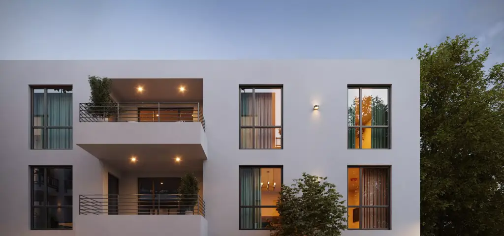 3D-Rendering der Gebäudeecke eines Wohnkomplexes mit Balkon, großen Fenstern und Abendbeleuchtung