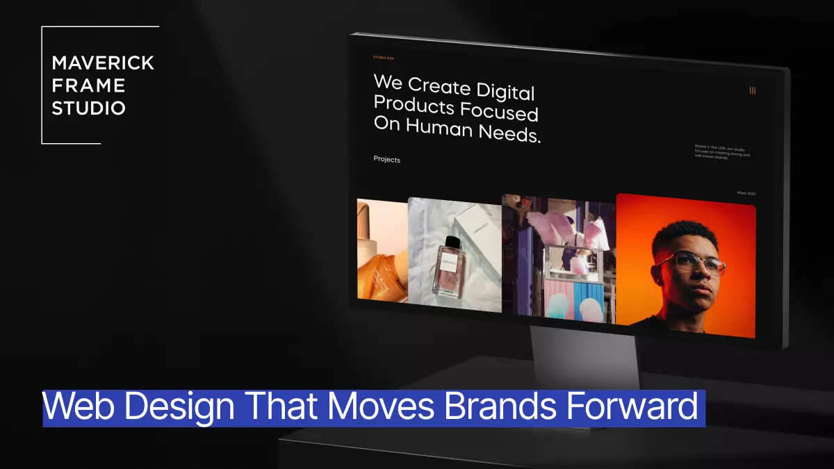 Monitor met webdesignportfolio, merkstijl van Maverick Frame Studio en promotietekst op een donkere achtergrond