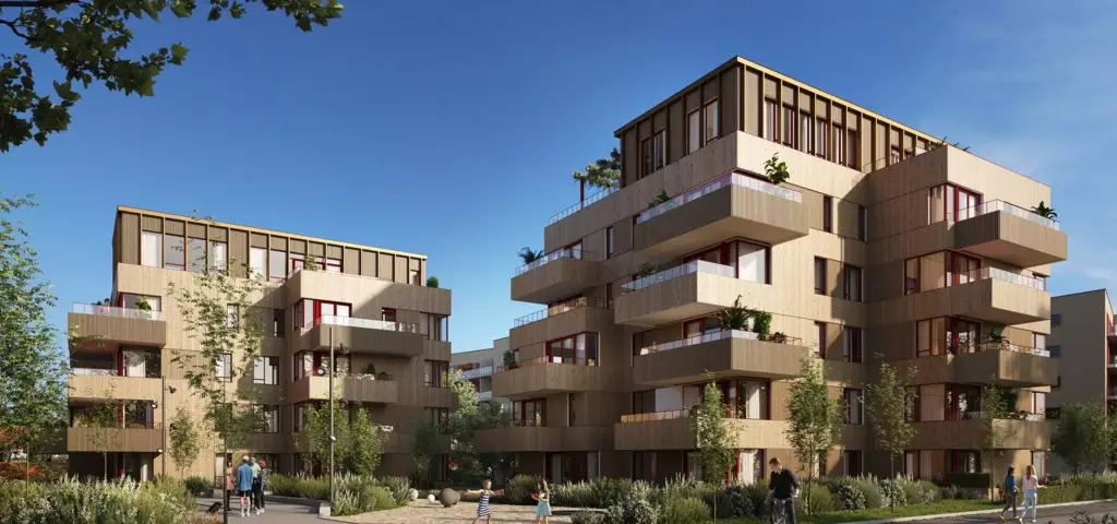 Twee appartementgebouwen met houten gevelbekleding, uitkragende balkons en een teruggelegde bovenste laag, met bewoners op een groen woonpad ervoor