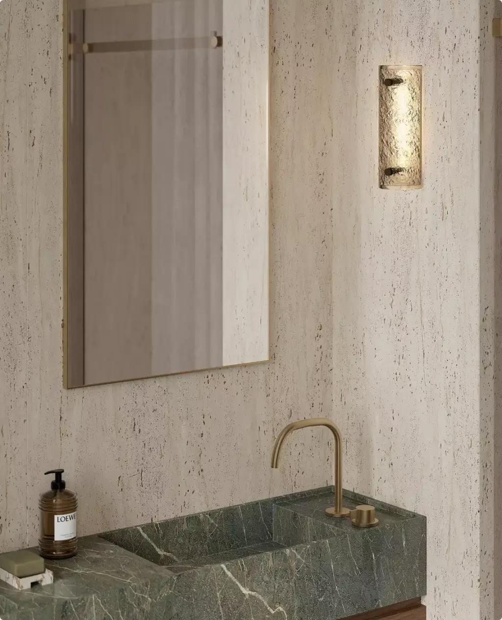 Badkamerwand met verlichte wandlamp van gestructureerd glas, CGI-visualisatie van sierverlichting.