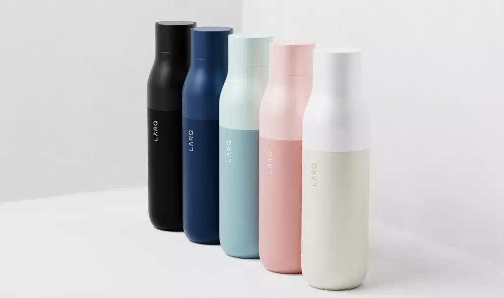 CGI di borracce smart: collezione nelle finiture opache nero, blu, menta, rosa e bianco