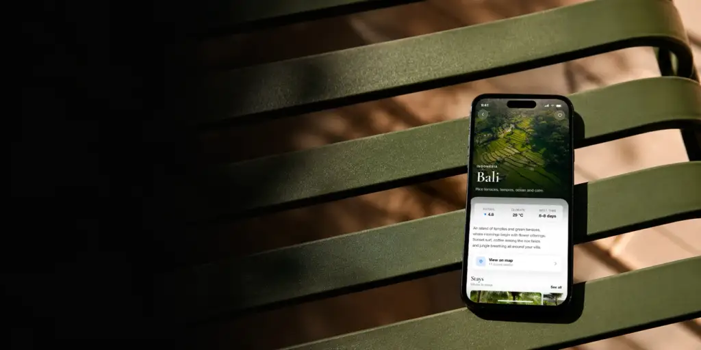 App di viaggio Escape su smartphone con la schermata della guida di Bali