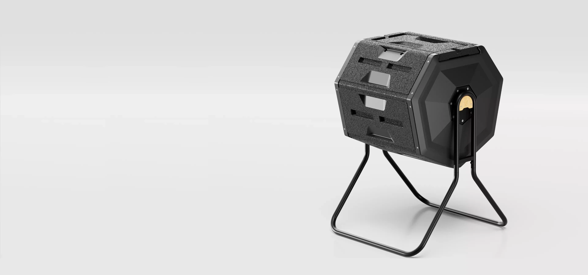 Render CGI de un tambor de compostaje inteligente negro sobre un soporte de acero en un estudio gris claro