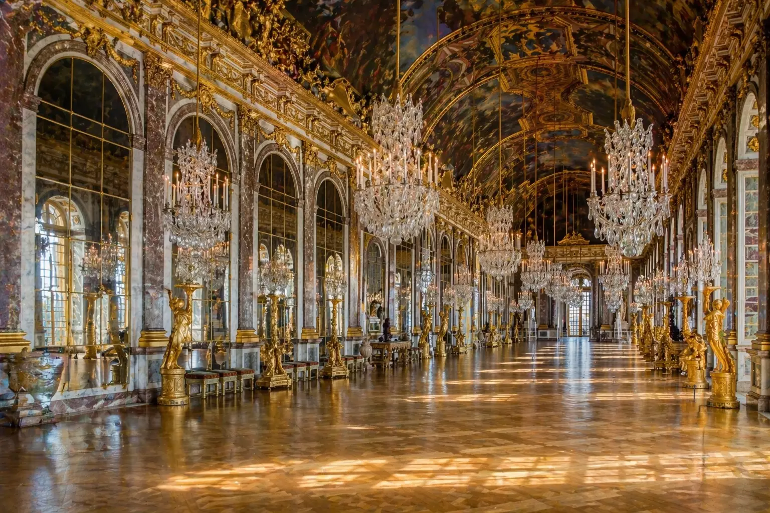 Lavish baroque hall with chandeliers mirrors and gold decor, Baroque Architecture