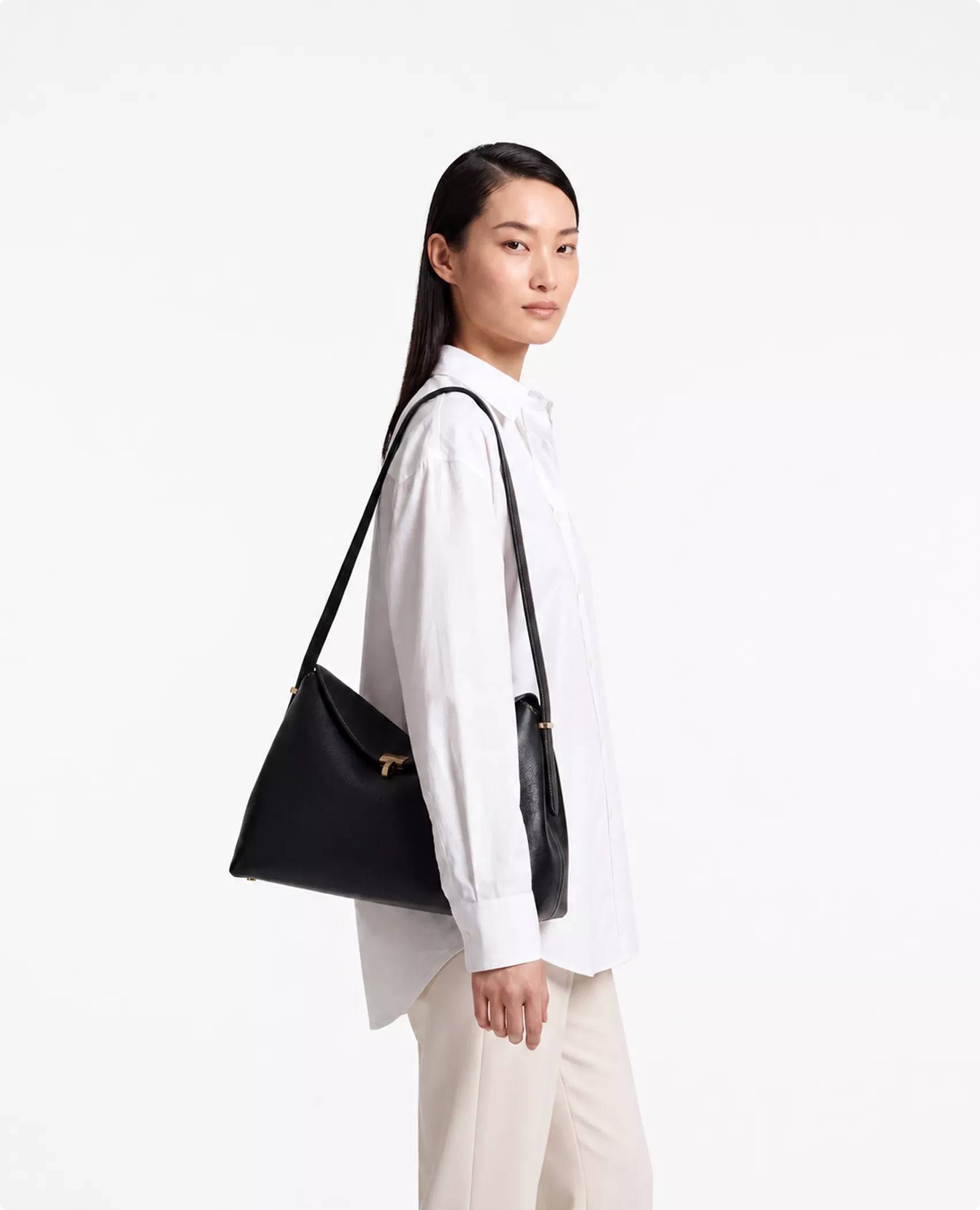 Premium leather Toteme bag CGI visualization as black shoulder bag profile